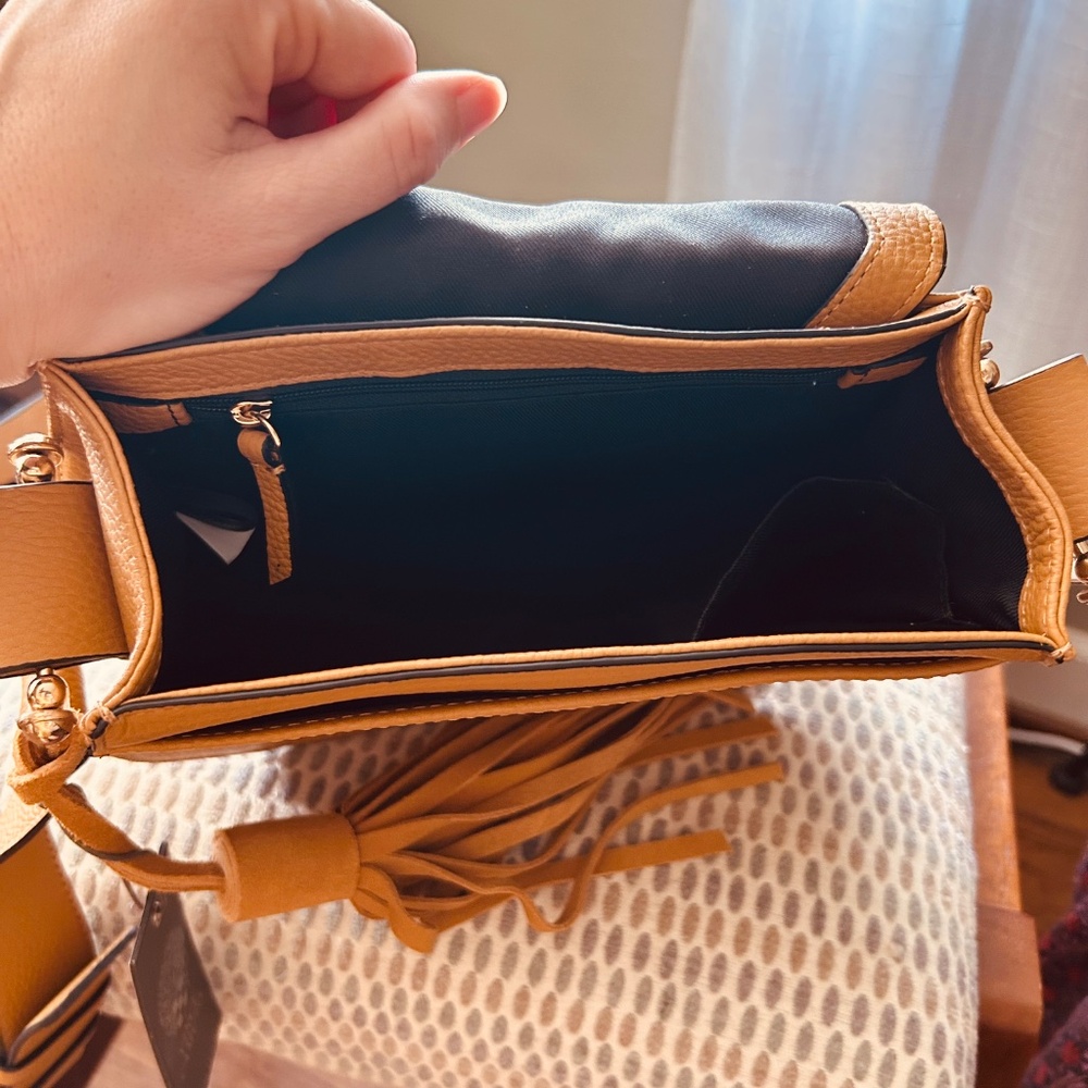 Vince Camuto leather shoulder/crossbody purse - Picture 6 of 9